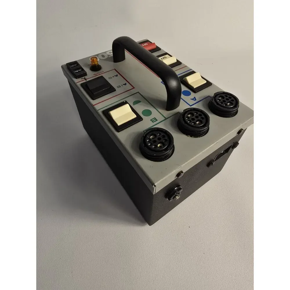 Dynalite M500 Power Pack + 2 Head 0836-01 Lights + Cords Dyna-lite Kit Strobe